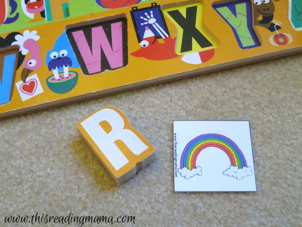 using puzzle pieces to learn beginning letter sounds